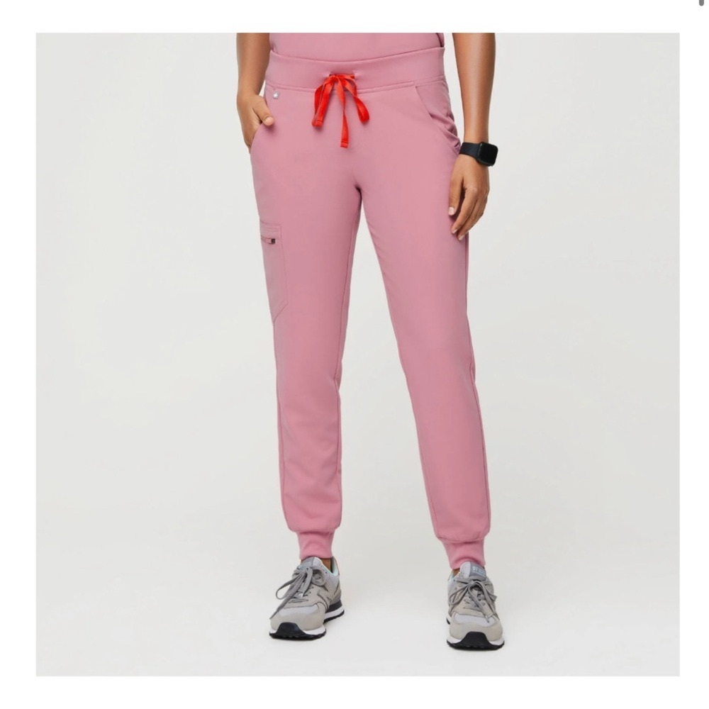 FIGS Zamora Joggers Chalk Pink